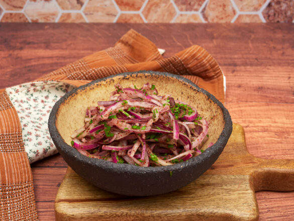 Salată de ceapă cu sumac și pătrunjel